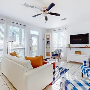 https://destiny-beach-villa-6b.panamacity-beachhotels.com